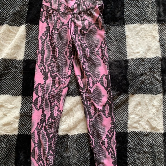 ABS2B scrunch butt leggings - size Small - Picture 2 of 5
